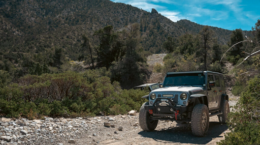 Jeep on a rocky terrain - sailun tires